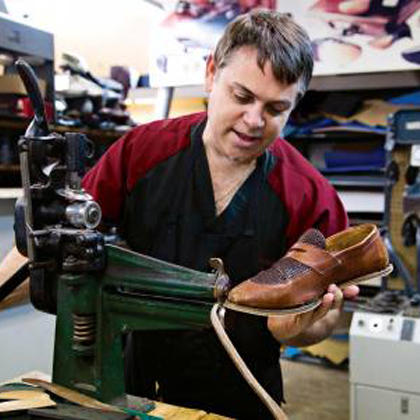 Обувщик по ремонту обуви